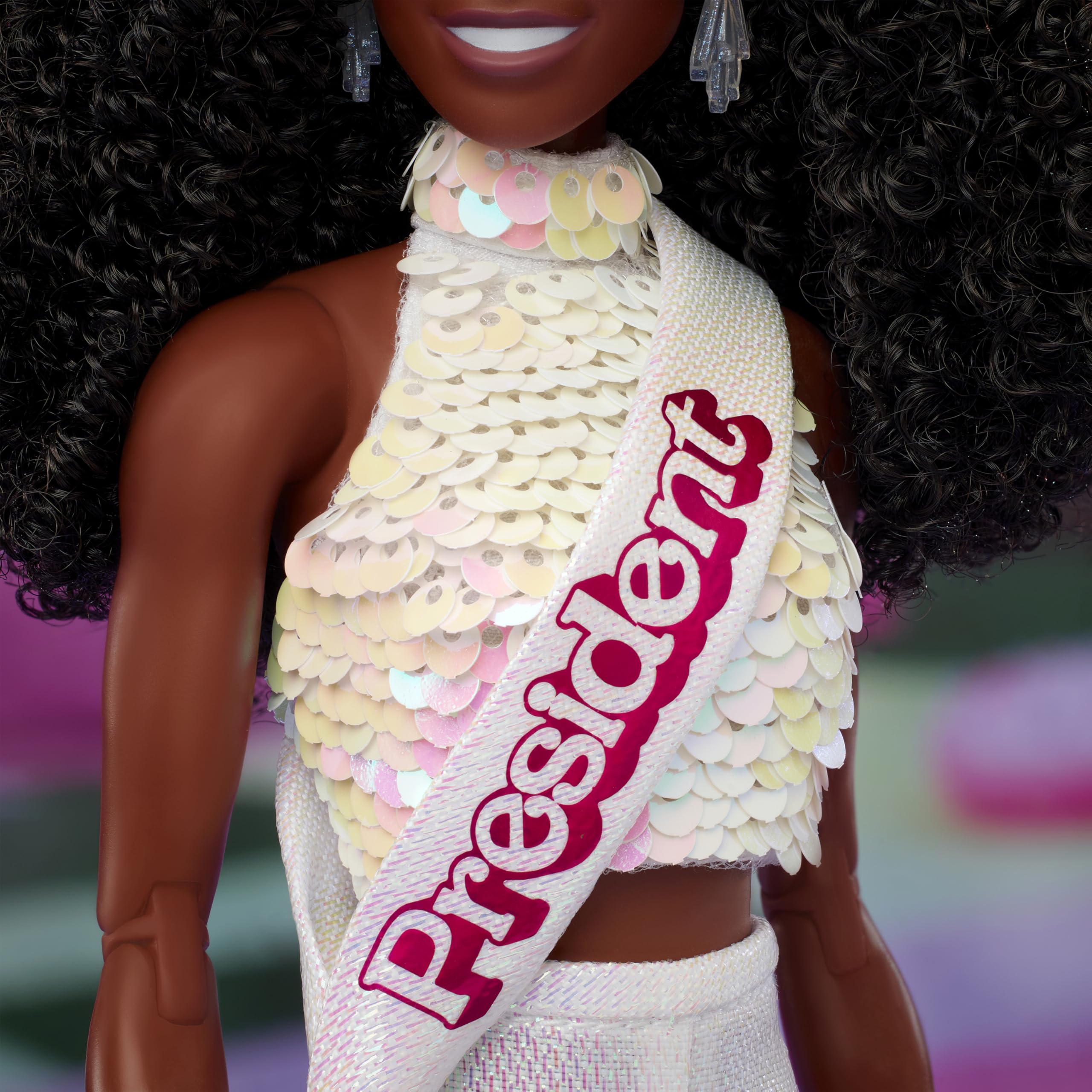 Коллекционная кукла Barbie The Movie President, Исса Рэй  - фото 4