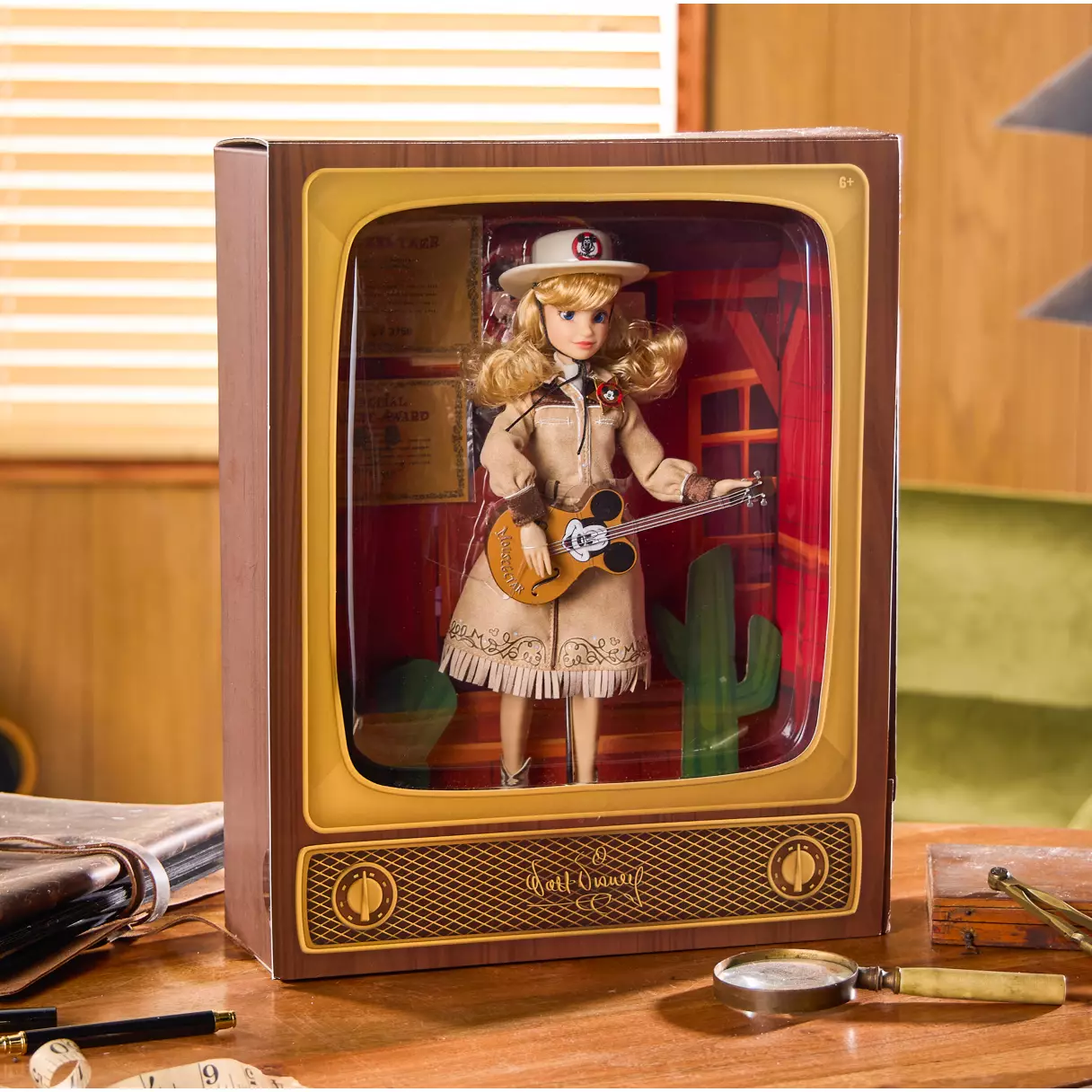 Коллекционная кукла Мушкетер - лимитированное издание к 70-летию Микки Мауса - фото 4